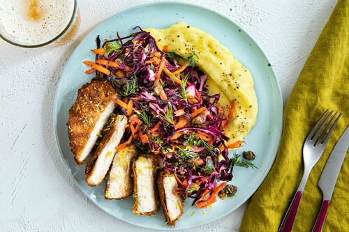 Special: Wohlfühlgerichte mit Twist Gebackenes Schnitzel mit Pastinakenpüree