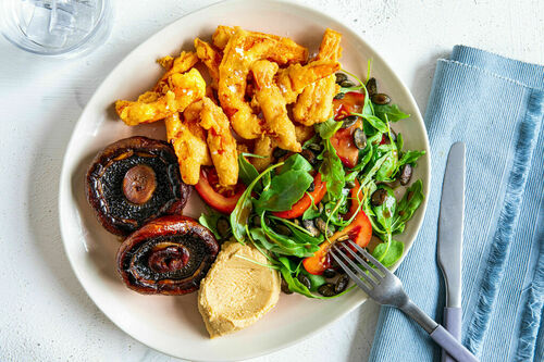 Portobello-Pilze mit Kürbispommes dazu Hummus und Rucola-Tomaten-Salat