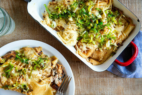 Februar-Special: Große Pancake-Liebe Blini mit cremiger Hähnchen-Gemüse-Füllung