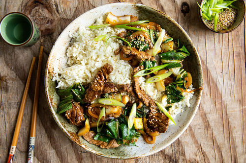 Asia-Rindergeschnetzeltes Low Carb mit Pak Choi und Blumenkohlreis
