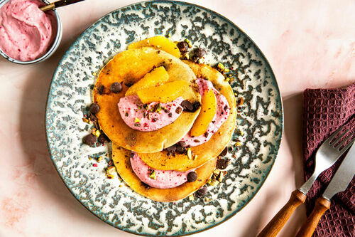 Special-Pancakes zum Valentinstag Schoko-Pancakes mit Himbeercreme und Orange