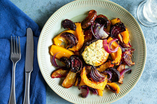Portobello-Pilze mit Ricottafüllung dazu Butternusskürbis und Harissa-Bete