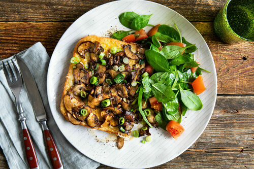 Februar-Special: Große Pancake-Liebe Gebackener Pfannkuchen mit Pilzen und Salat