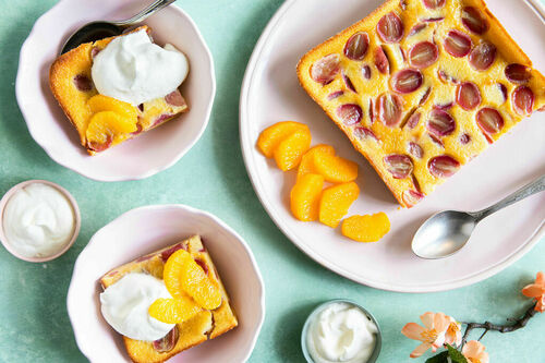 Special: Trauben-Clafoutis mit Orangenfilets und Schlagsahne