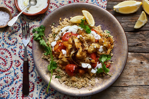 Marokkanische Tajine mit Blumenkohl und Mandel-Couscous
