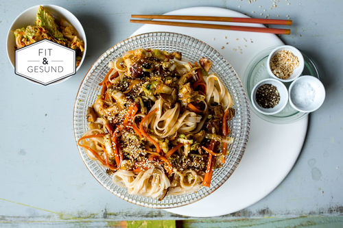 Reisbandnudeln mit Chinakohl und Shiitake Pilzen