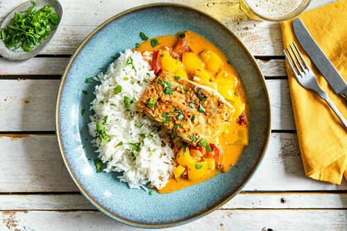Seehecht mit Paprika-Kokos-Sauce dazu Basmatireis mit Koriander