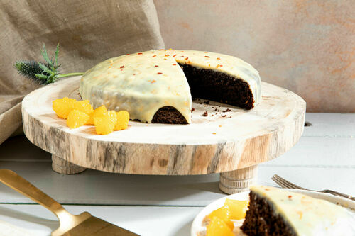 Back-Special: Chili-Schokoladenkuchen mit weißem Schokoladenguss und Orange