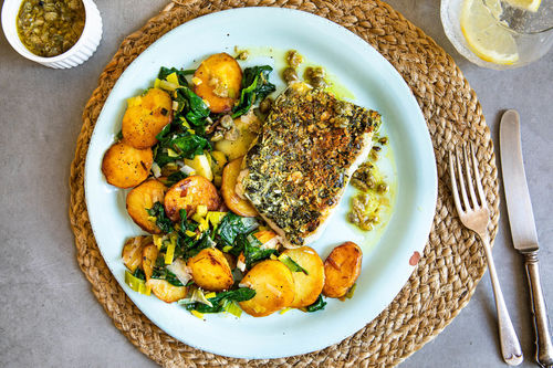 Seehecht mit Kürbiskernkruste dazu Bratkartoffeln mit Lauch und Spinat
