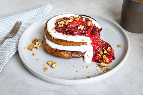 Special: French Toast mit Joghurt und warmem Pflaumenkompott