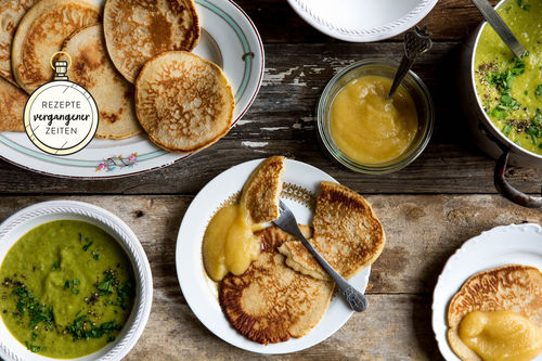 Süße Apfel-Pfannekuchen mit cremiger Lauchsuppe