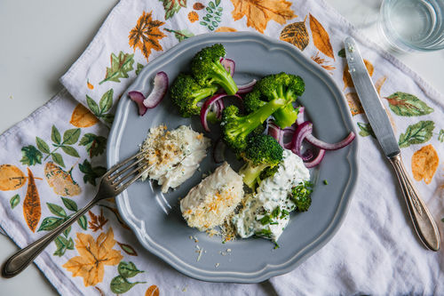 Gerösteter Seelachs mit Käse-Kräuterkruste und Brokkoli