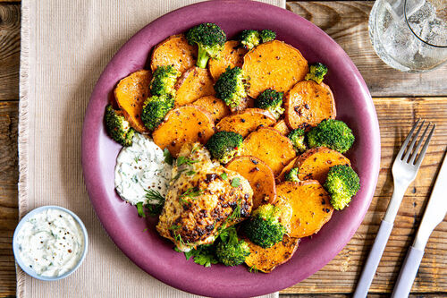 Hähnchenoberschenkel in Senfmarinade Low Carb mit Süßkartoffeln und Brokkoli
