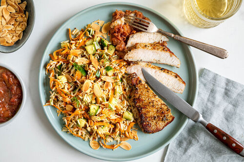 Schweinerückensteak mit Pflaumensauce an Gemüse-Vollkorn-Reis-Salat mit Mandeln