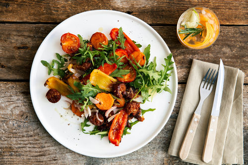 Chorizo-Süßkartoffel-Salat mit gerösteter Paprika