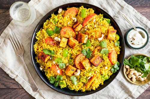 Tandoori-Masala-Paneer mit Joghurt auf Vollkornbiryani mit Ingwer und Kokos