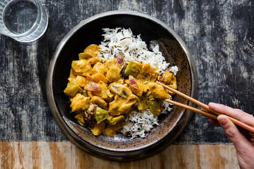 Hähnchen in Korma-Marinade mit Paprika und Basmati-Wildreis