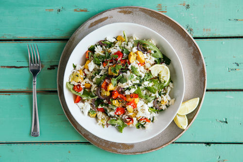 Mediterraner Reis-Salat mit Ofengemüse und Hirtenkäse