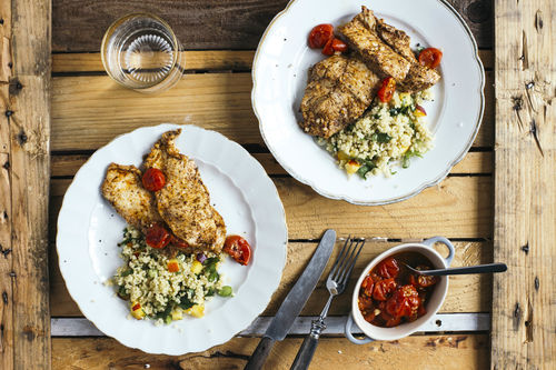 Gegrilltes Hähnchen mit fruchtigem Nektarinen-Bulgur