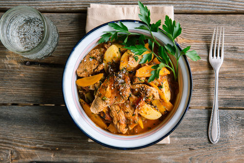 Rustikaler Hähncheneintopf mit grünen Bohnen und Kartoffeln