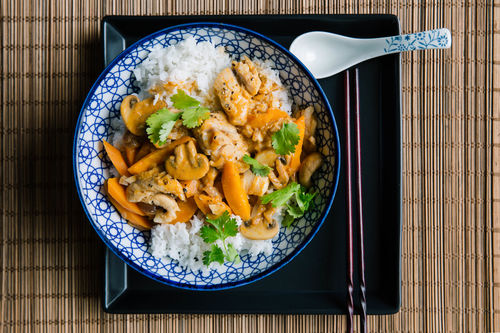 Thailändisches Fisch-Curry mit Seelachs und Basmatireis