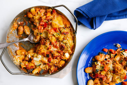 Mediterranes Gnocchigratin mit Paprika-Zucchini-Gemüse