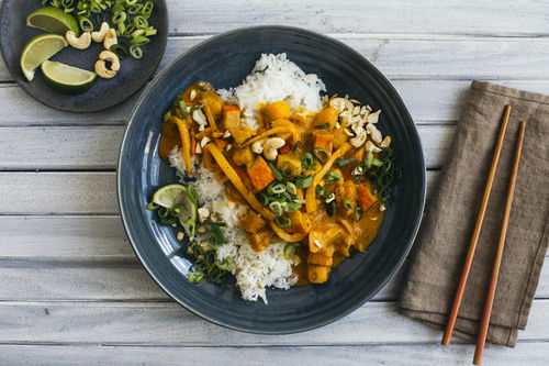 Kokos-Kürbis-Curry mit Cashews und getrockneten Aprikosen