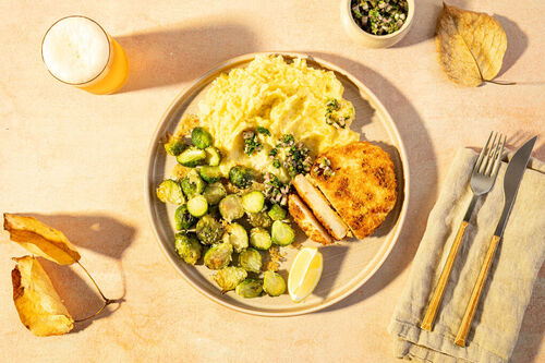 Sellerieschnitzel mit Kapernsauce dazu Kartoffelpüree und Rosenkohl mit Käse