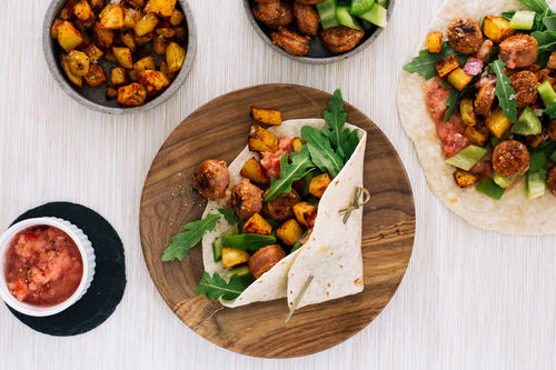 Pikante Chorizo-Wraps mit Kartoffeln und Salsa