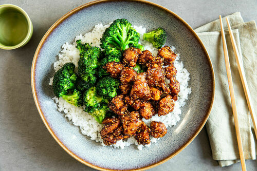 General Tsos Hähnchen mit Brokkoli und Jasminreis