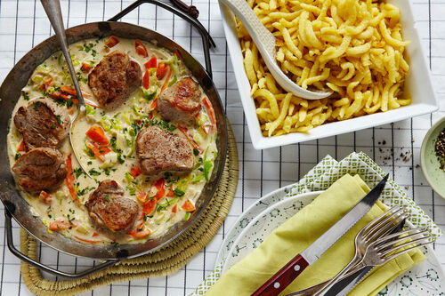 Cremiges Schwabentöpfle mit Gemüse und frischen Spätzle