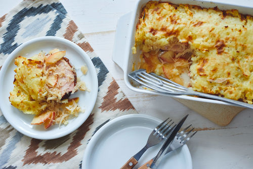 Saftiges Kassler-Gratin mit Sauerkraut und Apfel