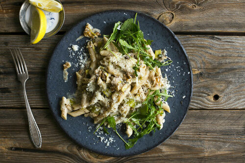 DNU Lauch-Pasta mit Walnuss und Käse dazu zitroniger Rucolasalat