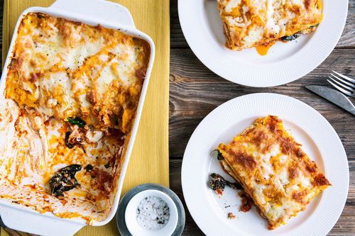 Bunte Mangoldlasagne mit Ricotta und Butternusskürbis