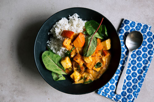 Kürbis-Curry mit Paneer dazu Mangold und Reis