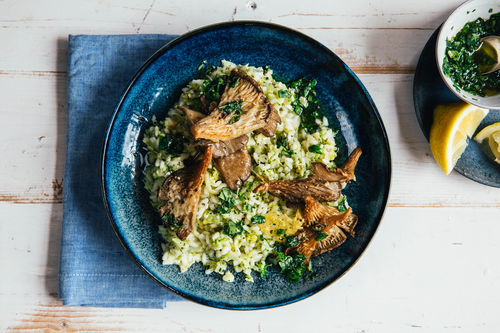 Brokkoli-Basilikum-Risotto mit überbackenen Käse-Austernpilzen