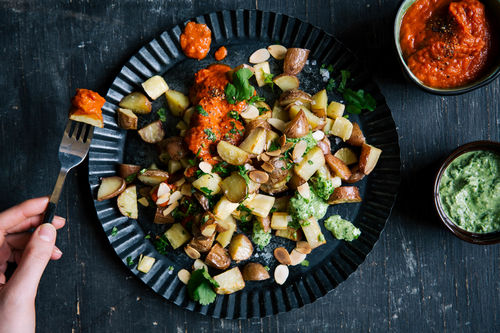 Geröstetes Wurzelgemüse mit Paprika-Sauce und Aioli