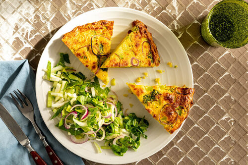 Brokkoli-Paneer-Frittata Low Carb mit Pak-Choi-Salat