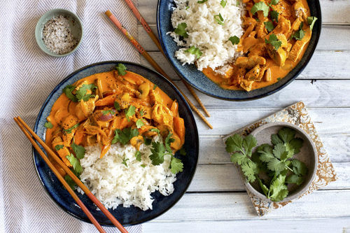 Cremiges Hähnchencurry mit Champignons und Basmatireis
