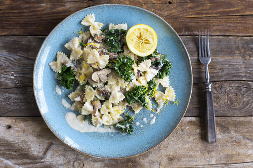 Cremige Shiitake-Pasta mit Grünkohl und Cashew