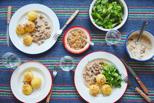 Kartoffelklöße mit Pilzrahm und Knusper-Bröseln