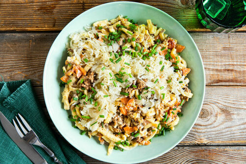 Spätzle mit Rinderhack und Sauerkraut würzig-fein mit Camembert und Kümmel