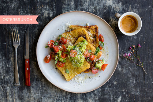 Herzhafte Arme Ritter mit Tomaten und Avocado