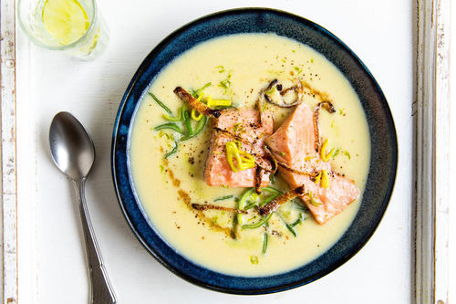 tbr vegKartoffelcremesuppe mit frischem Lachs und feiner Wasabi-Note