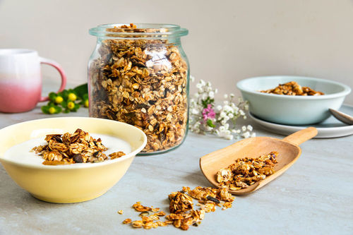 Special: Kerniges Apfel-Dattel-Granola mit Walnüssen, Mandeln und Ahornsirup