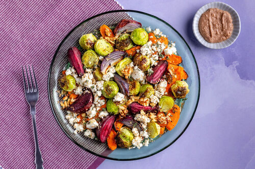 Winterliches Ofengemüse mit Feta und aromatischer Walnusssauce