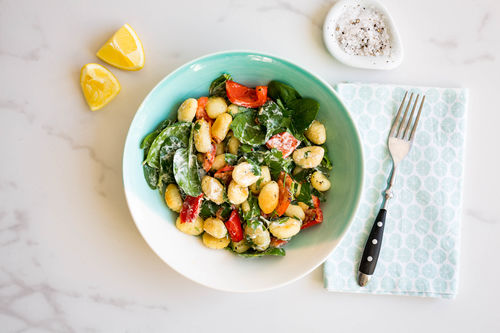 Knusprige Gnocchi mit gegrillter Paprika und Kräutern