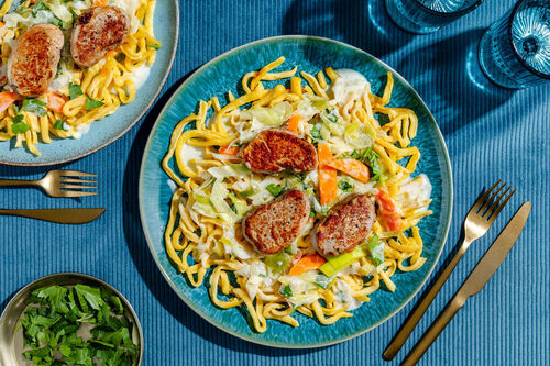 REBOOT Schweinefilet in cremiger Sauce mit Karotten und Lauch an Spätzle