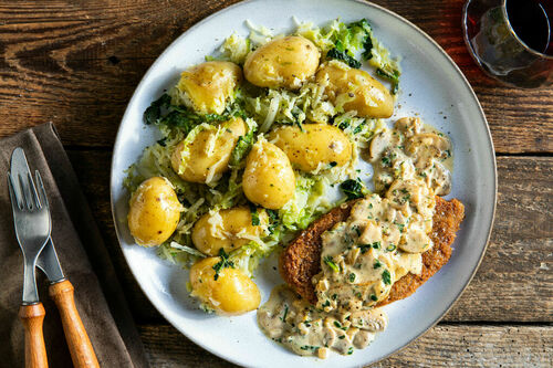 Bohnenschnitzel mit cremiger Pilzsauce dazu Kartoffel-Wirsing-Gemüse