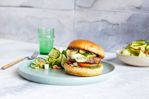 Superfix: Briocheburger à la Caprese mit Champignonpatty und Zucchinisalat